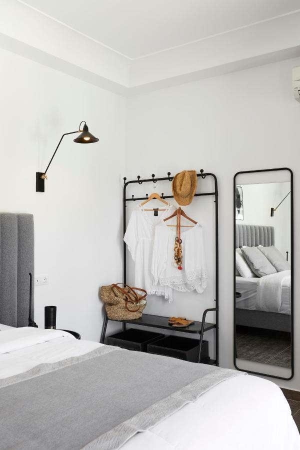 Premium Suite with private heated pool and caldera view
